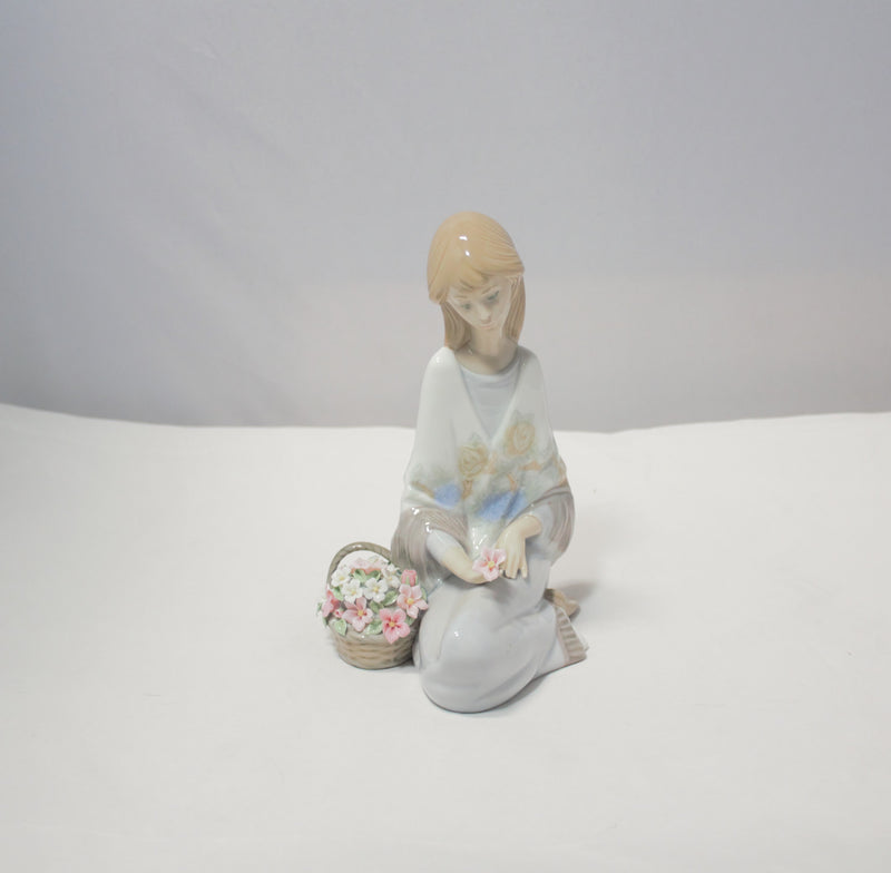 Lladró Figurine: 7607 Flower Song|As Is Figurine with worn box