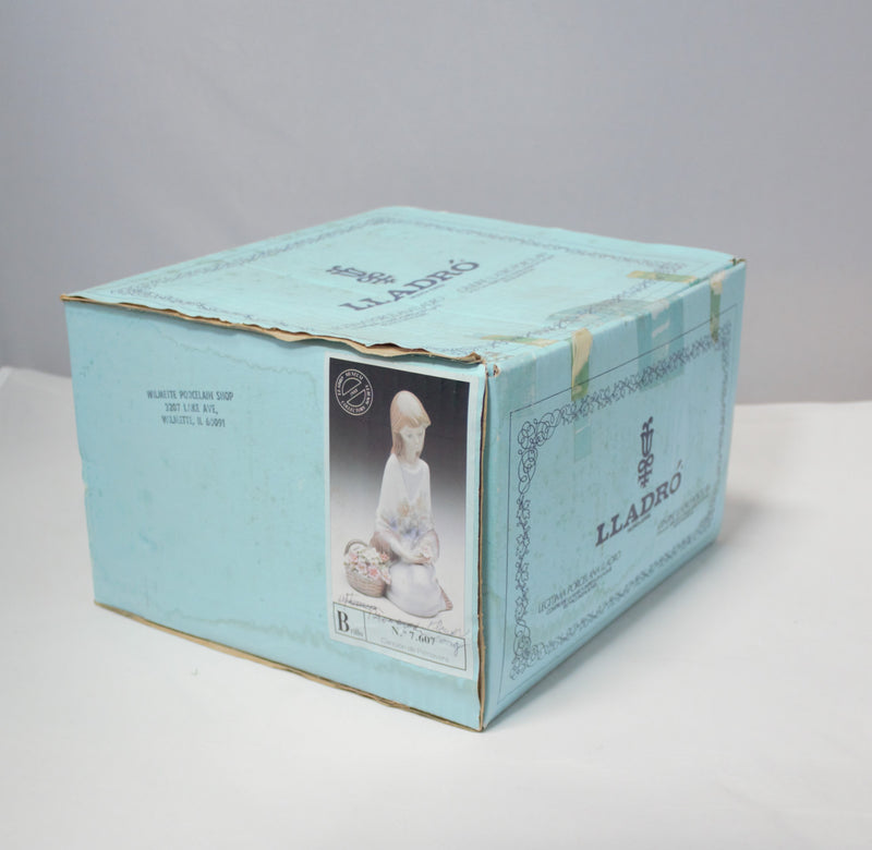 Lladró Figurine: 7607 Flower Song|As Is Figurine with worn box