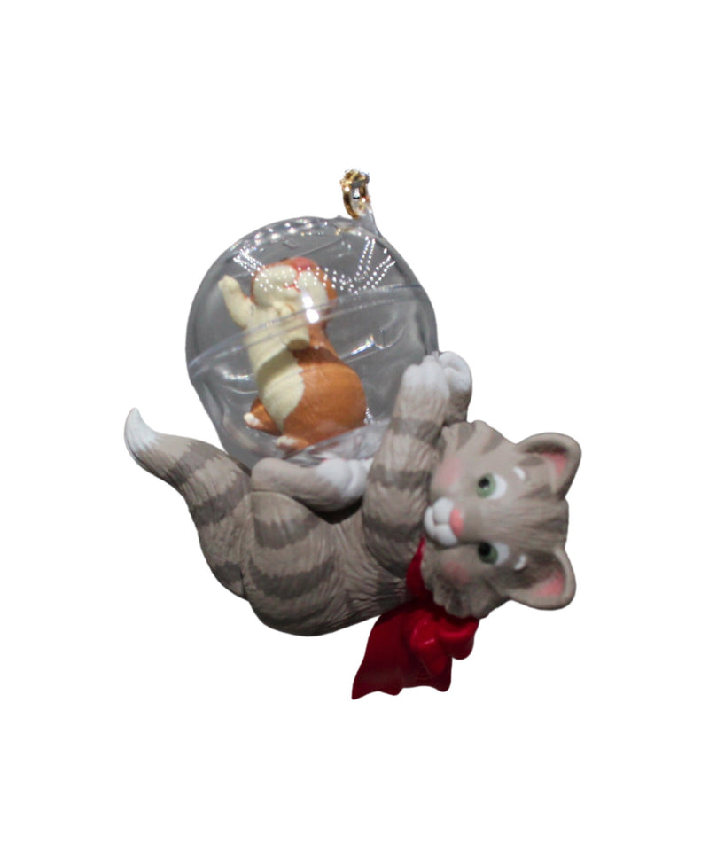 Hallmark Ornament: 2001 Mischievous Kittens | QX8025