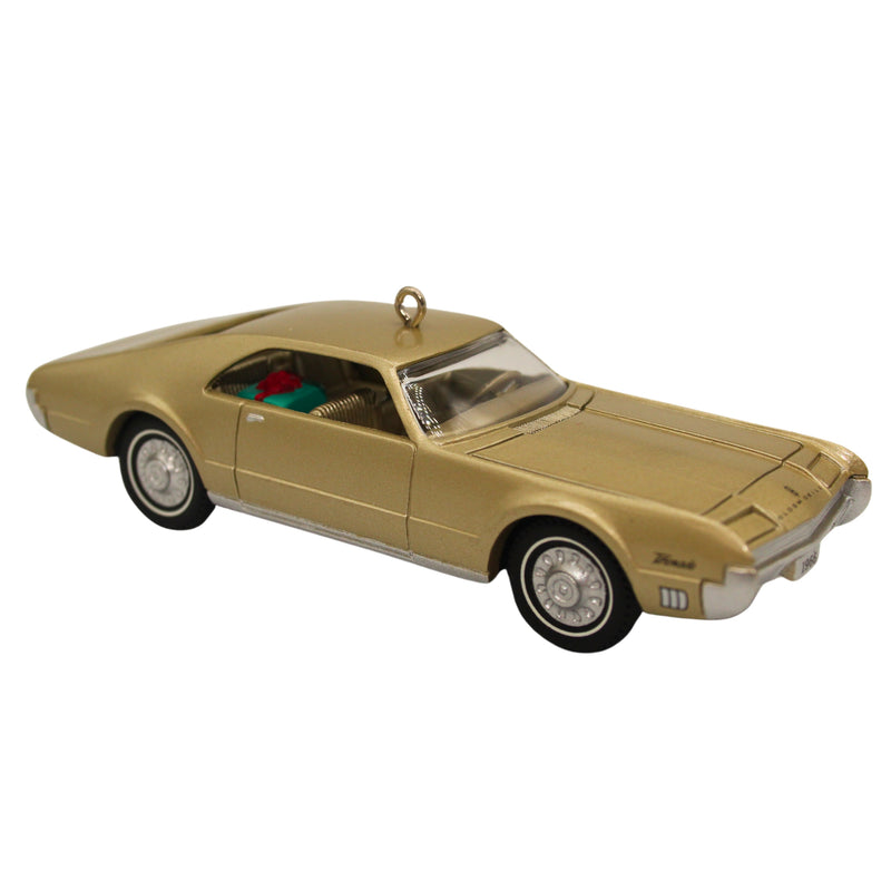 Hallmark Ornament: 2004 Oldsmobile Toronado Coupe - 1966 | QX8151