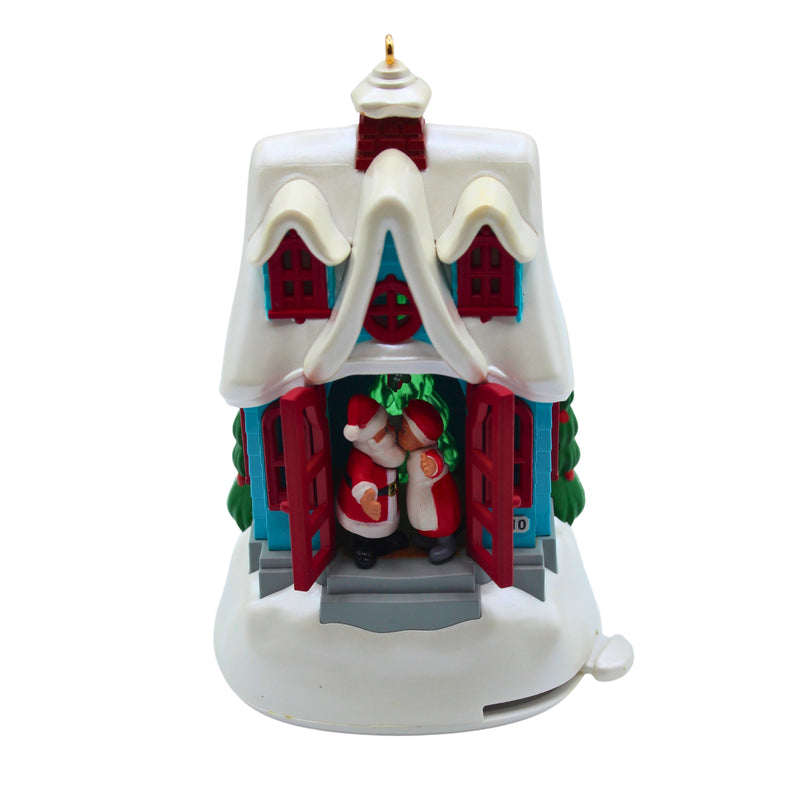 Hallmark Ornament: 2010 Kissmas Cottage | QX8633