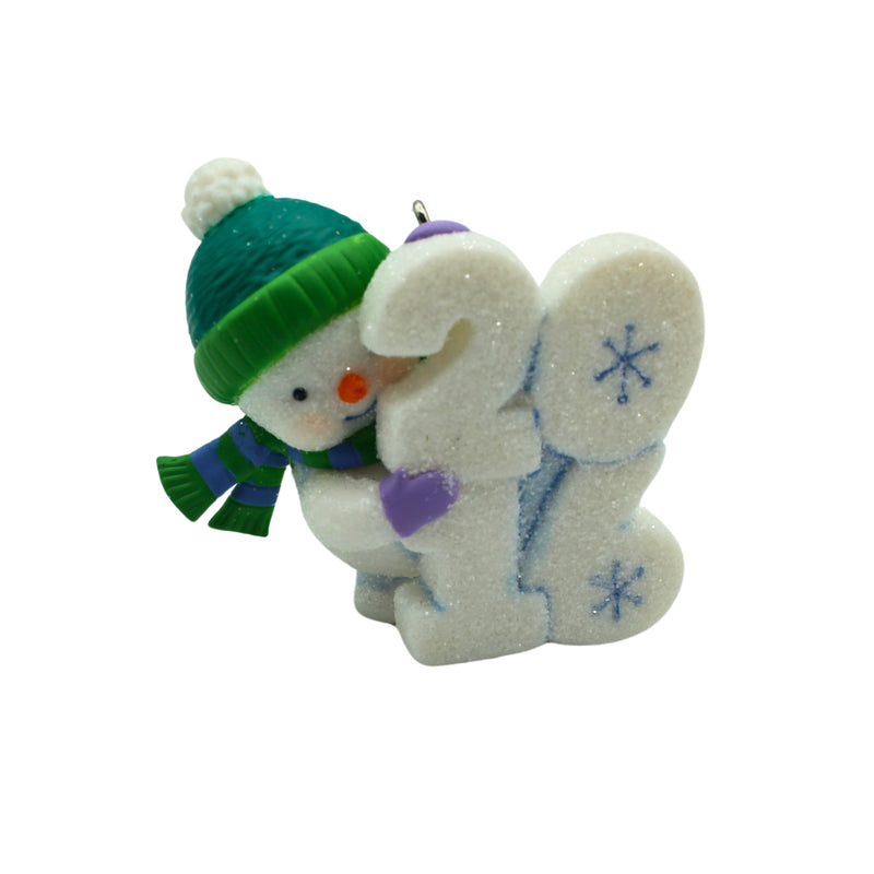 Hallmark Ornament: 2016 Frosty Fun Decade | QX9061