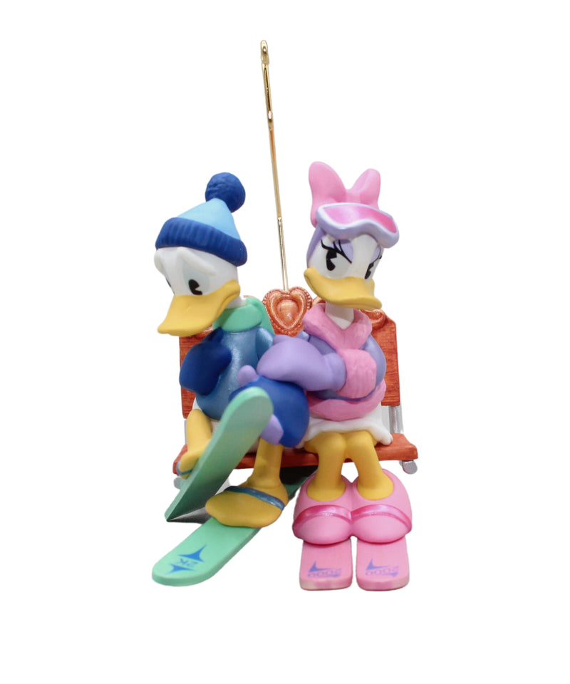 Hallmark Ornament: 2000 Donald and Daisy at Lover's Lodge | QXD4031 | Disney