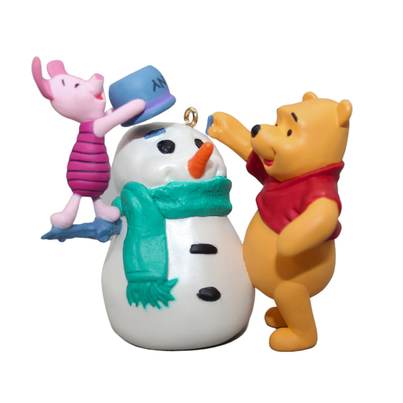 Hallmark Ornament: 1998 Building a Snowman | QXD4133 | Winnie the Pooh