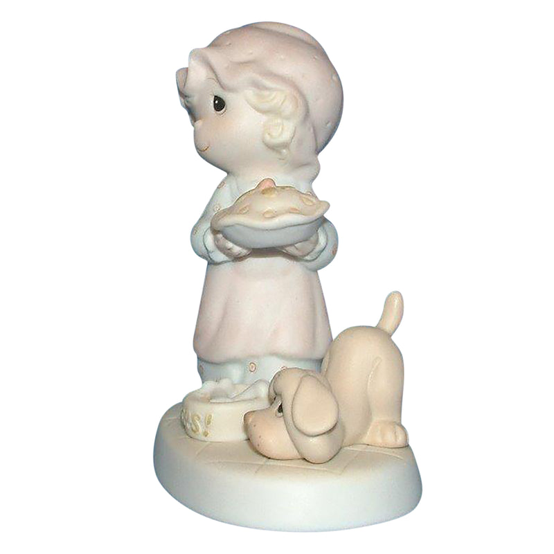 Precious Moments Figurine: E2375 Dropping Over for Christmas