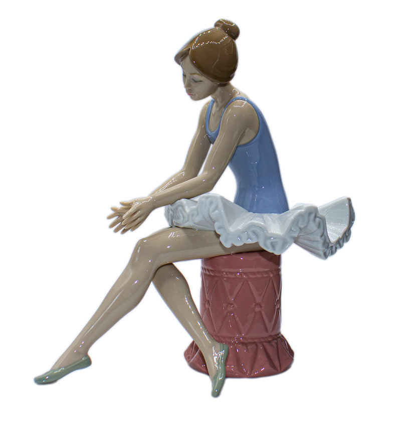 Lladró Figurine: Nao 1179 Sitting Ballet Dancer